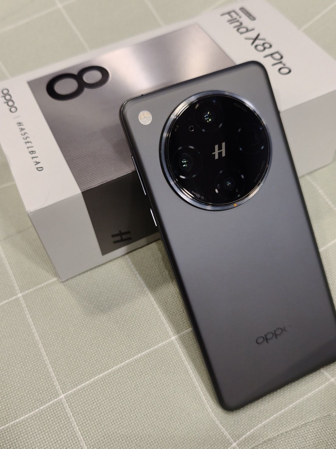 Oppo Find X8 Pro 12/256 черен - 6.78",5910mAh,Dimensity 9400;4x50mpx
