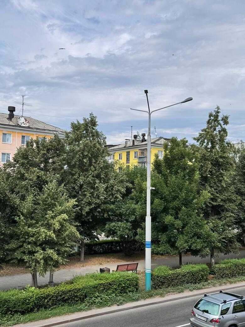 Продаётся 3-х комн квартира в центре города в кирпичном доме. 2 этаж.