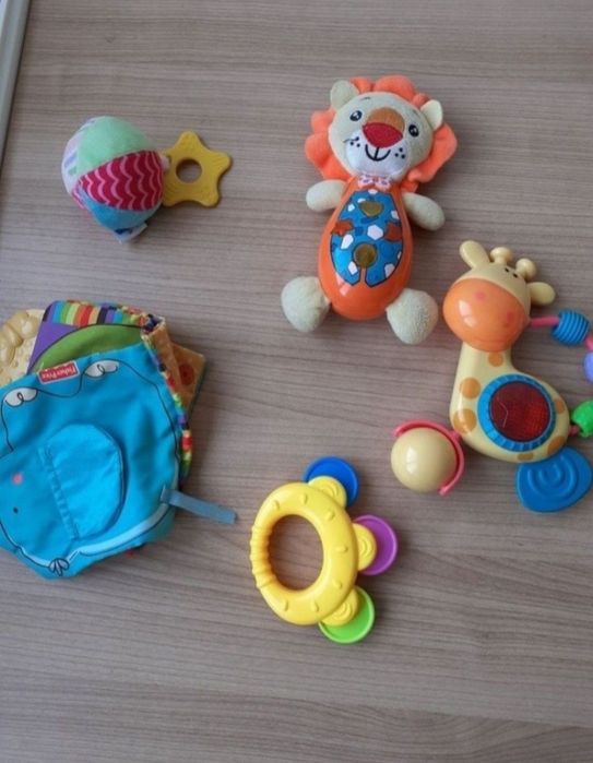Set jucării 6 zornaitoare bebe fisher price impecabile