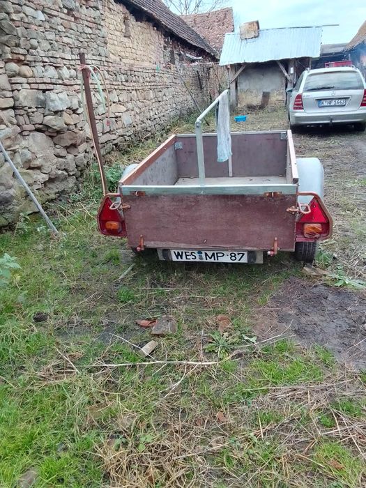 Vând 2  remorci și un set de cauciucuri