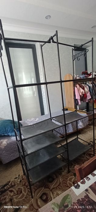 Garderobniy veshilka sotiladi