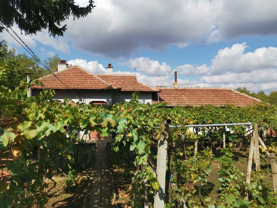 Продавам къща в село Пелишат, Плевенско