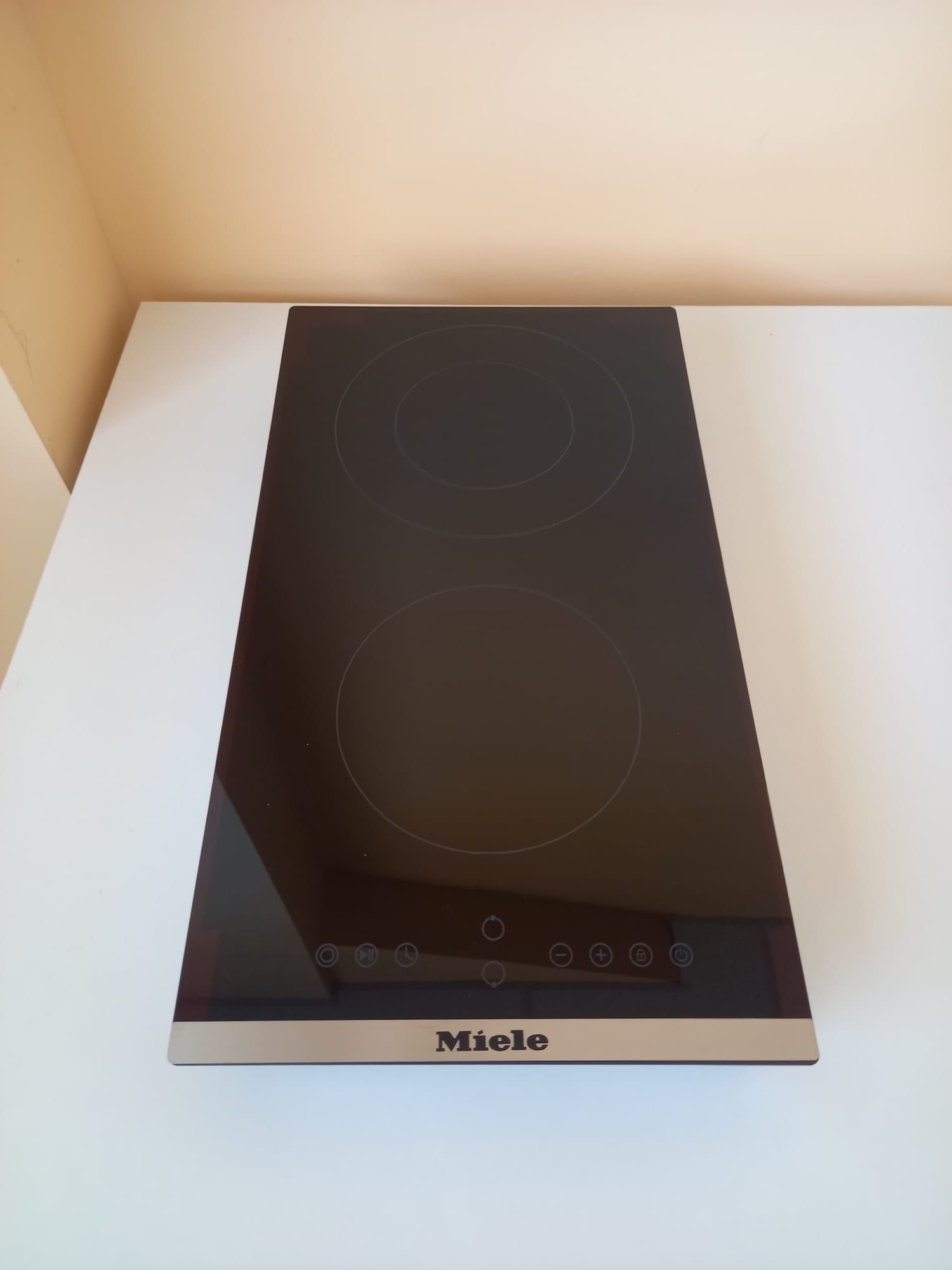 Керамичен плот котлон за вграждане с 2 зони Миеле/Miele/