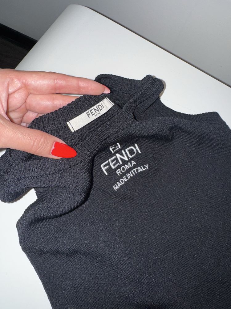 Нов топ fendi, размер С