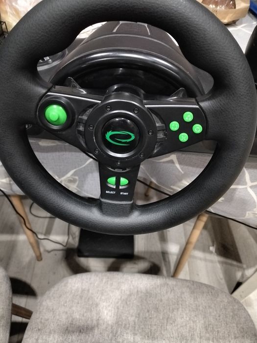 Продавам волан и педали + need for speed