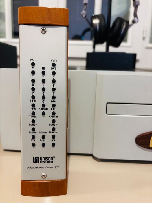 Cd Unison Research CDE Cu 4 lămpi pe etaj preamplificare