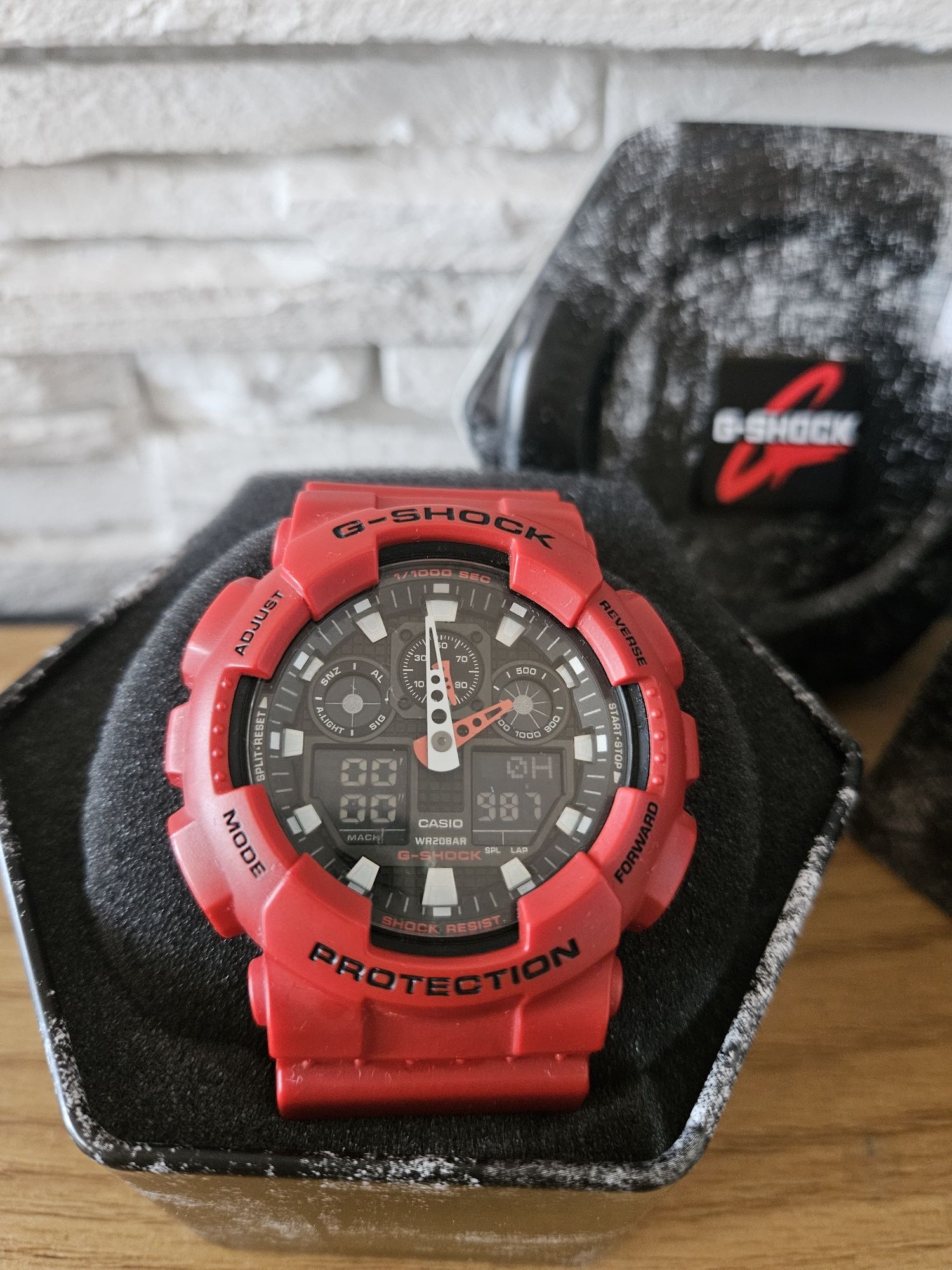 G-shock червен,в отлично състояние