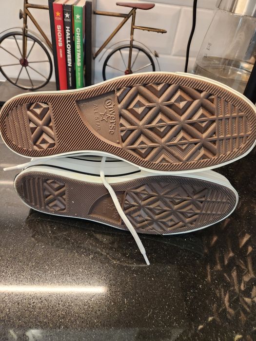 Converse-чисто нови  37.5 размер