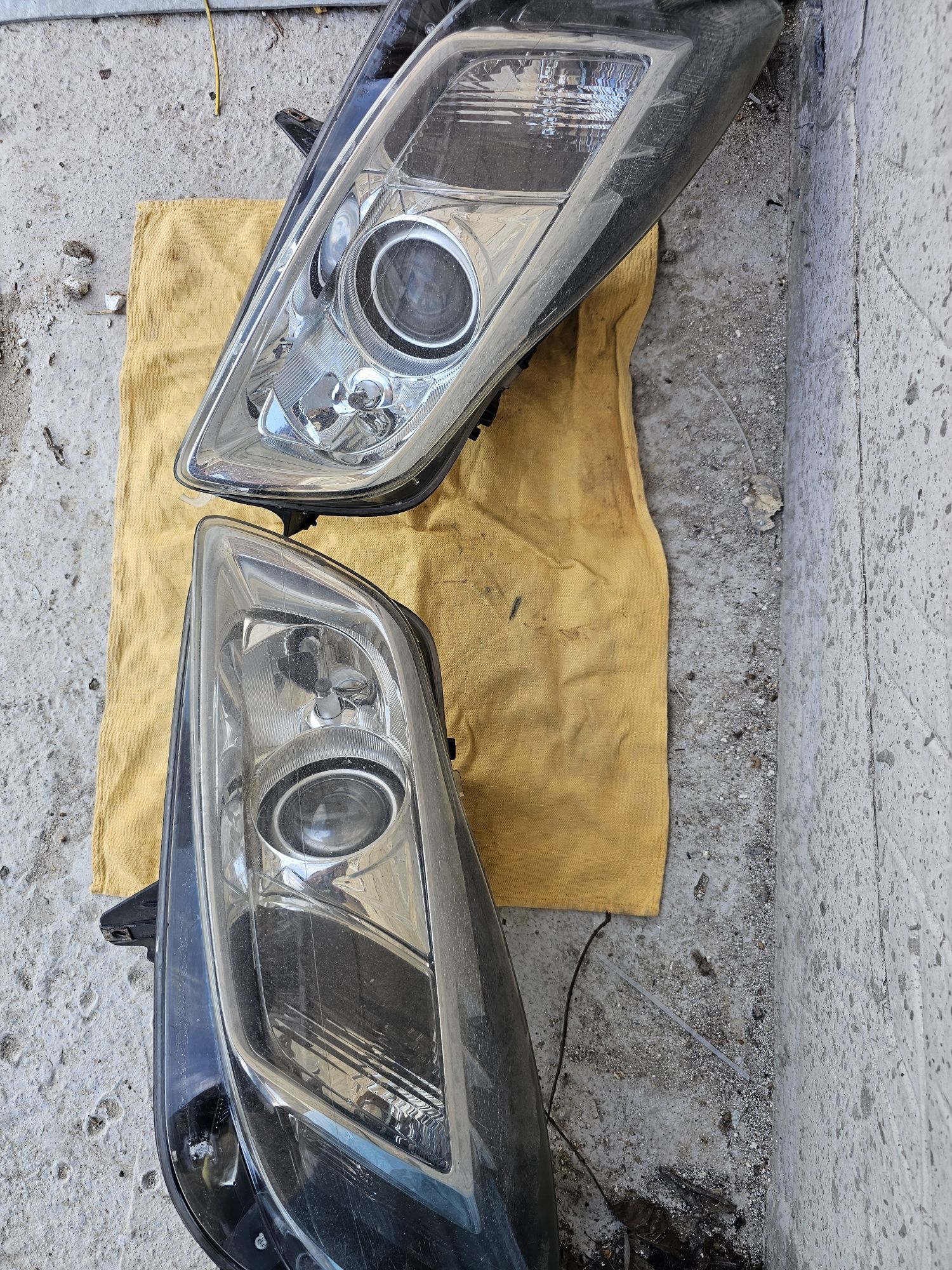 Faruri bixenon opel insignia