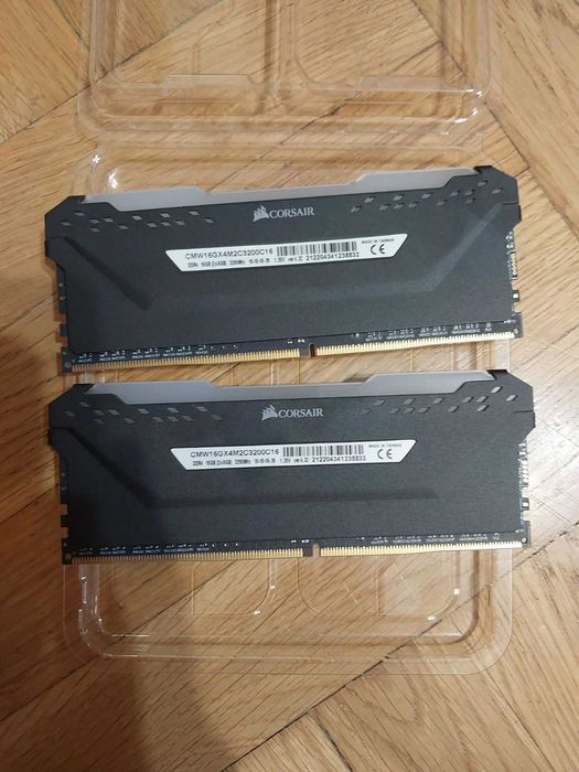 16GB 3200Mhz CL16 - Corsair Vengance RGB PRO