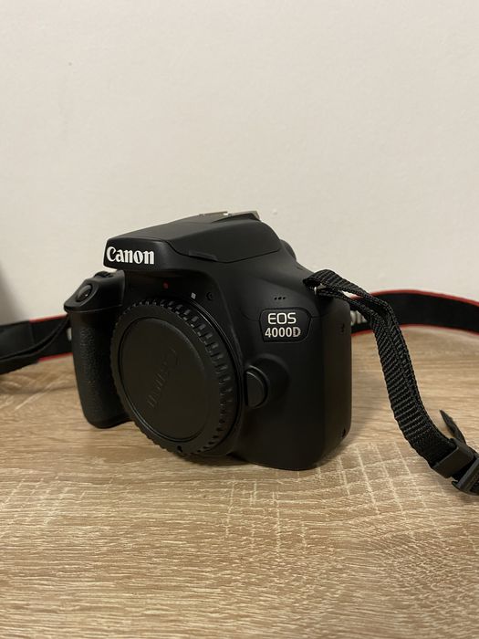 Aparat Canon EOS 4000D + Obiectiv EF-S 18-55mm f/3.5-5.6