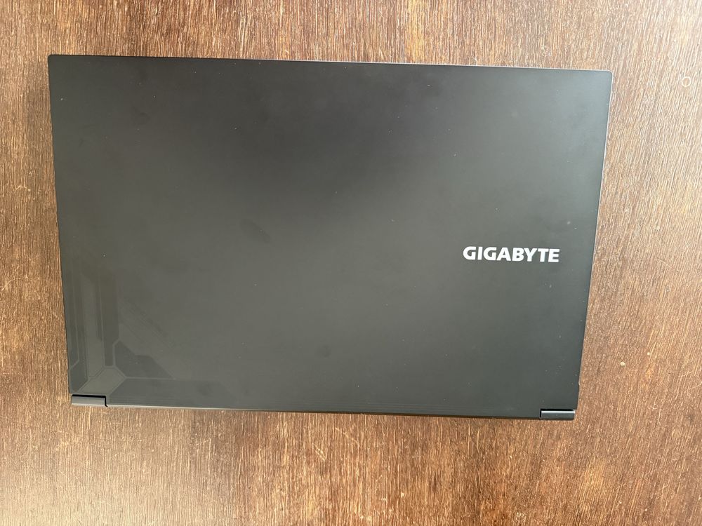 Лаптоп GIGABYTE G5 MF5 i7-13620H RTX 4050 32GB DDR5 1TB WIN11
