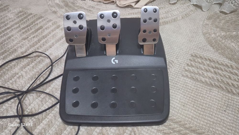 Volan logitech g923 in garantie