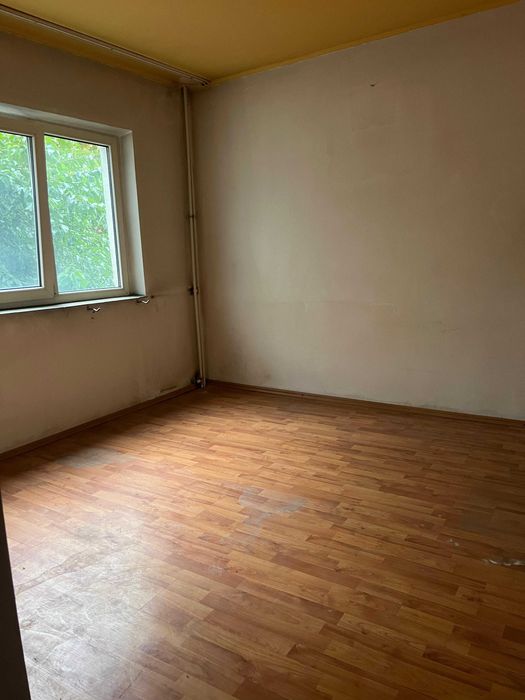 2 Camere Str Lucreafarului Ostroveni etaj 2