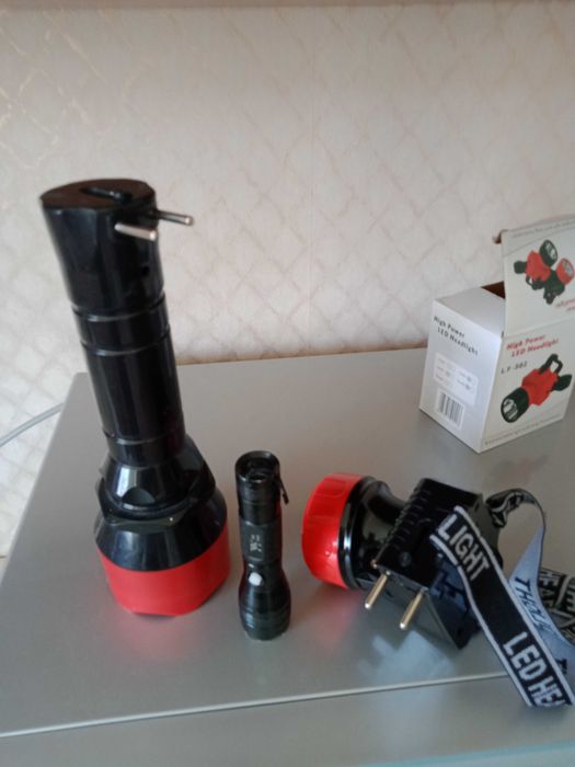 фонарики на аккумуляторных батарейках заряда от розетки.