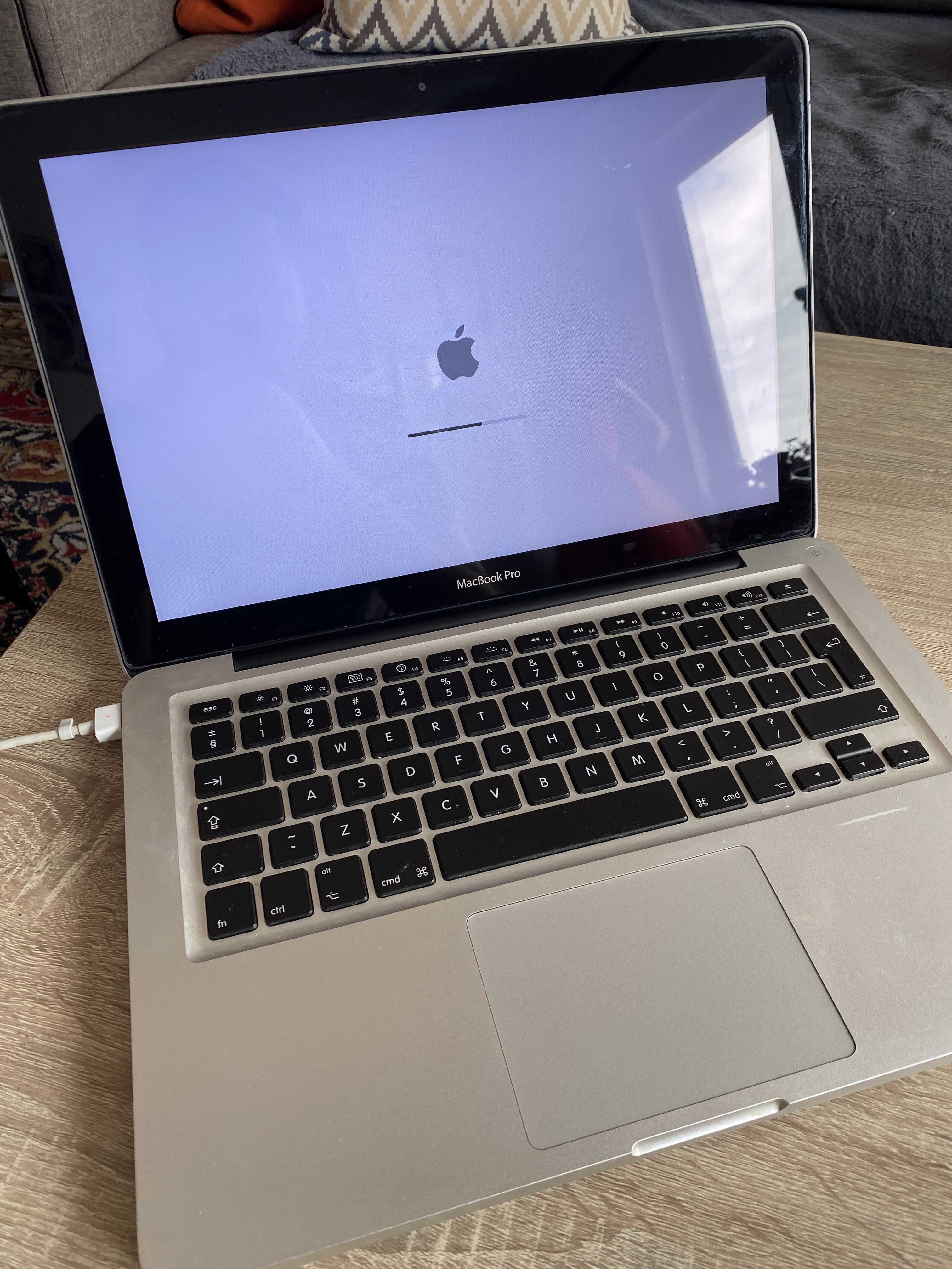 MacBook Pro (13-inch, Early 2011) 4GB RAM / 319GB HDD