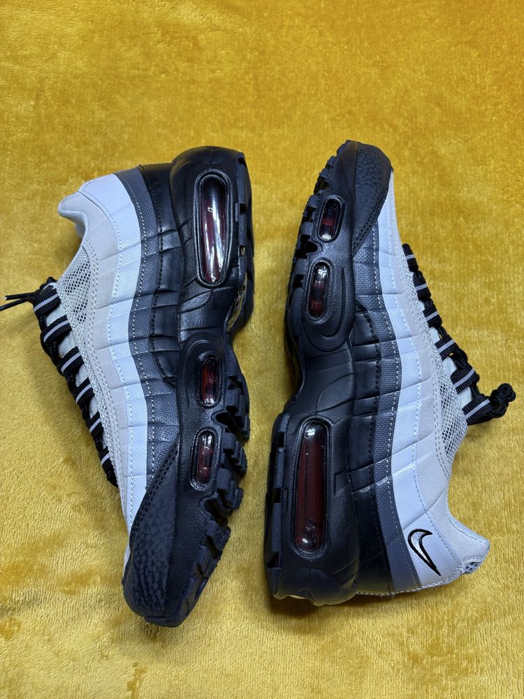 Pantofi 43 Nike Air Max negru gri
