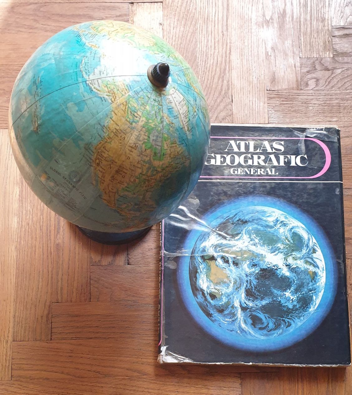Glob pamantesc  + atlas geografic 1974