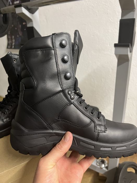 Високи полицейски обувки