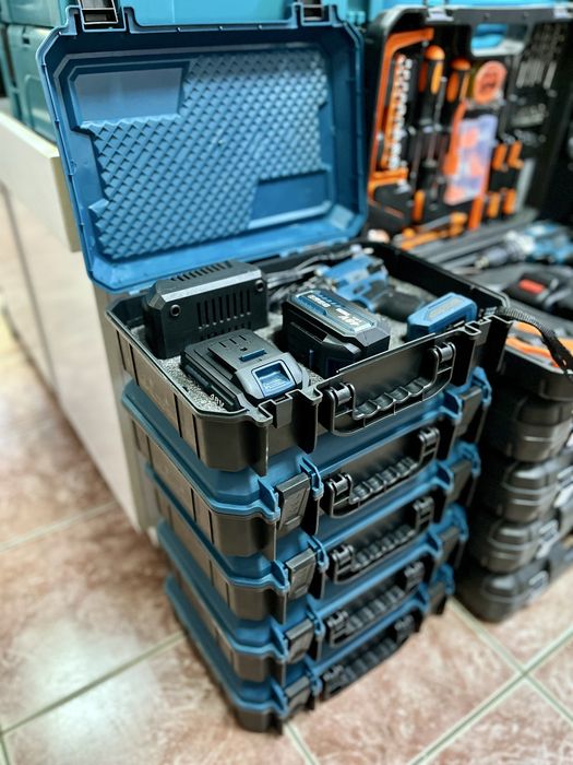 Аккумуляторный шуруповерт, шуруповерт на батарейках.