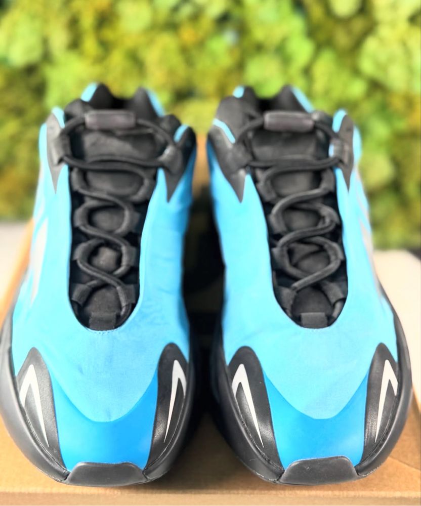 Pantofi Sport Adidas Yeezy 700 MNVN Bright Cyan- 100% originali