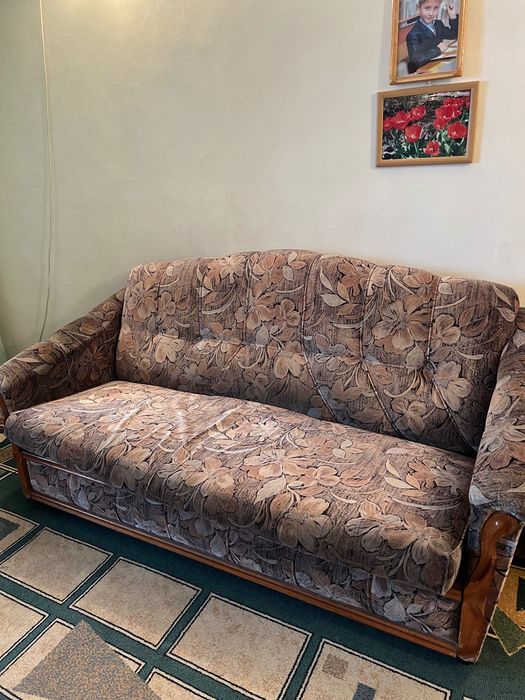 Мебель для гостинной. Диван и два  кресла