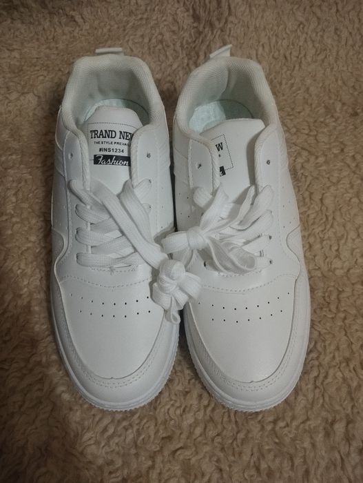 Продаю кросовки. 39размер. Унисекс.