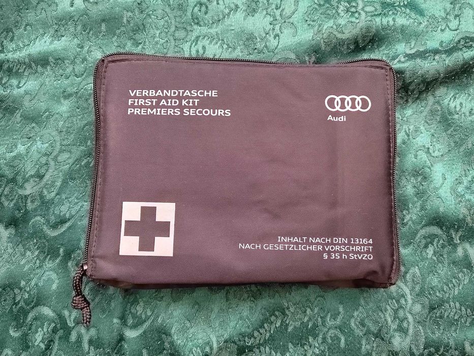 Оригинална аптечка Audi и Запалка Ауди