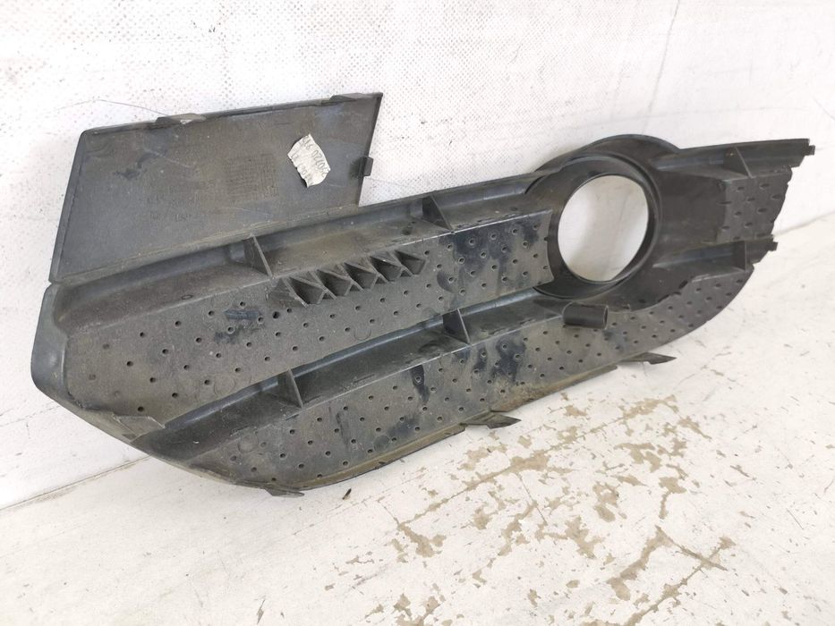 Ауди Q3 / Audi Q3 [ - ] Оригинална предна решетка (дясна страна) в доб