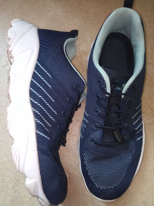 Продам кроссовки б/у в отличном состоянии