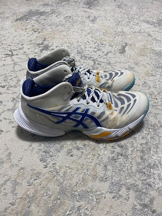 Продам мужские кроссовки