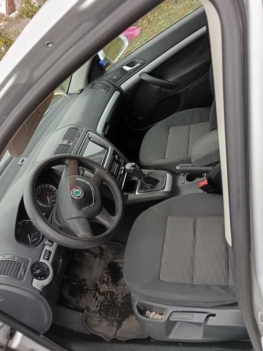 Vând Skoda Octavia 2 facelift 1.6 mpi