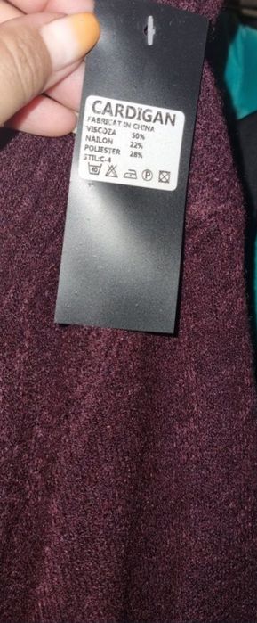 Vând cardigan cu eticheta