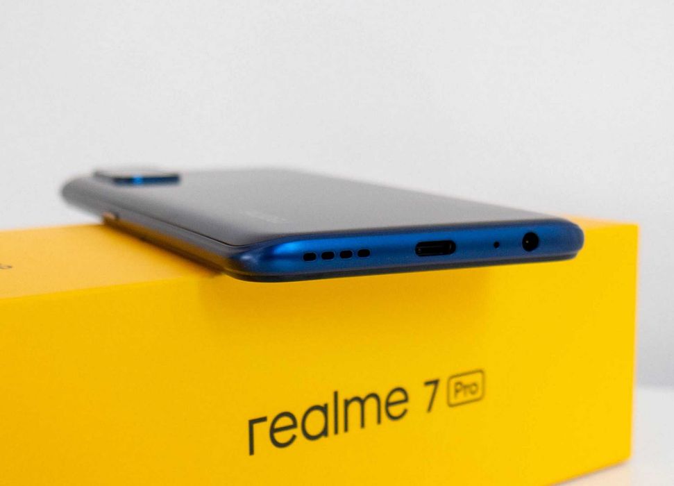 Мобилен телефон Realme 7 Pro като НОВ