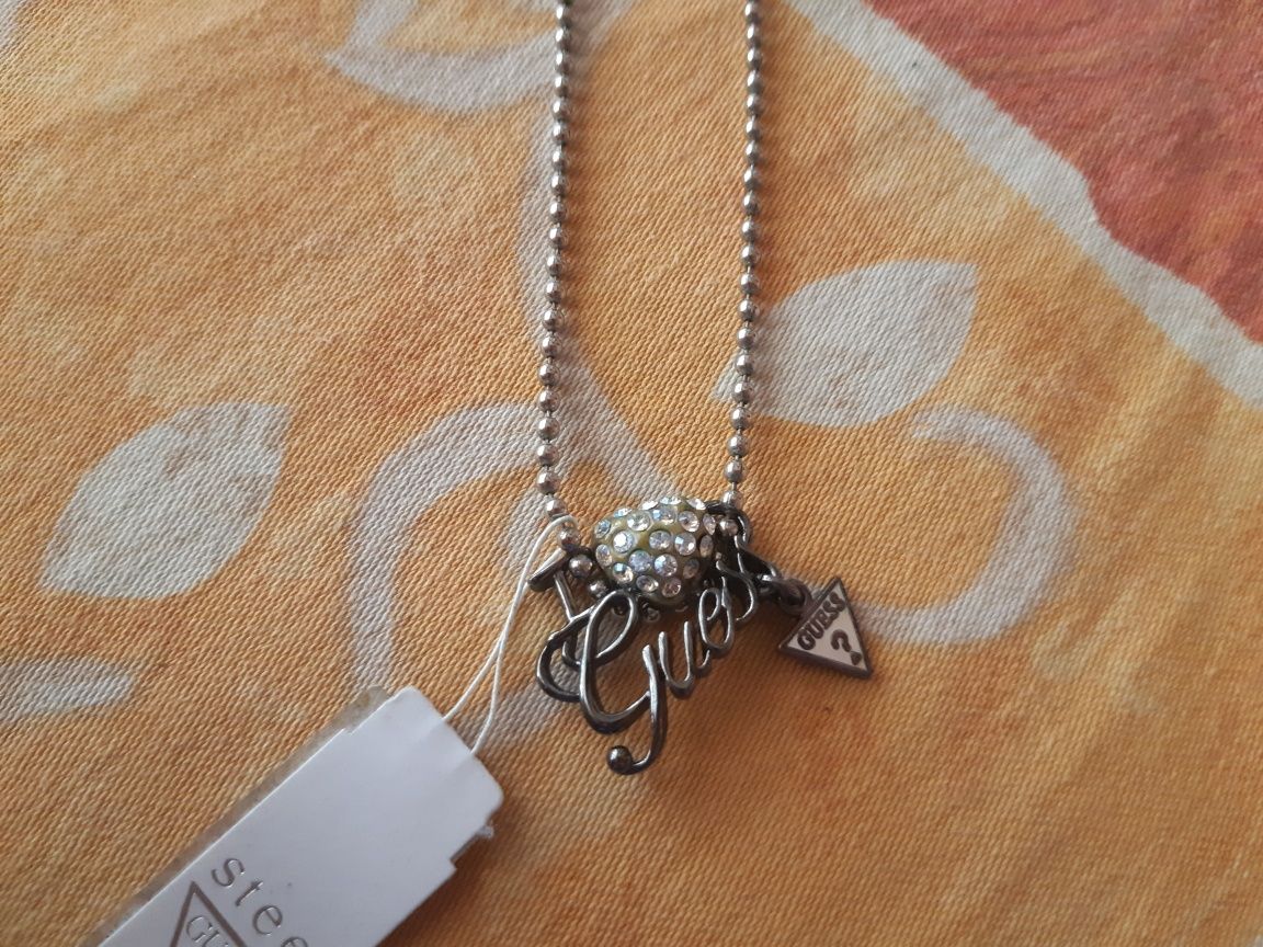 Оригинално колие на Guess с камъни Swarovski