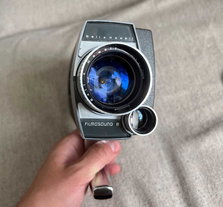 Cameră Bell & Howell Super 8 model 8432S vintage nefuncțională gentuta