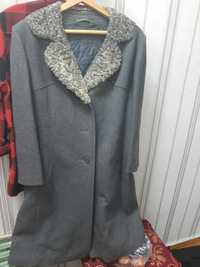 Пальто женское, разм. 54, в хорошем состоянии, носили мало, серый цвет