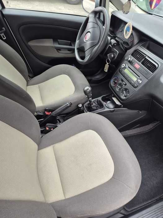 Vând mașină Fiat Linea