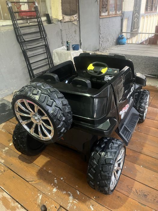 Детский электромобиль с радиоуправляемым пультом