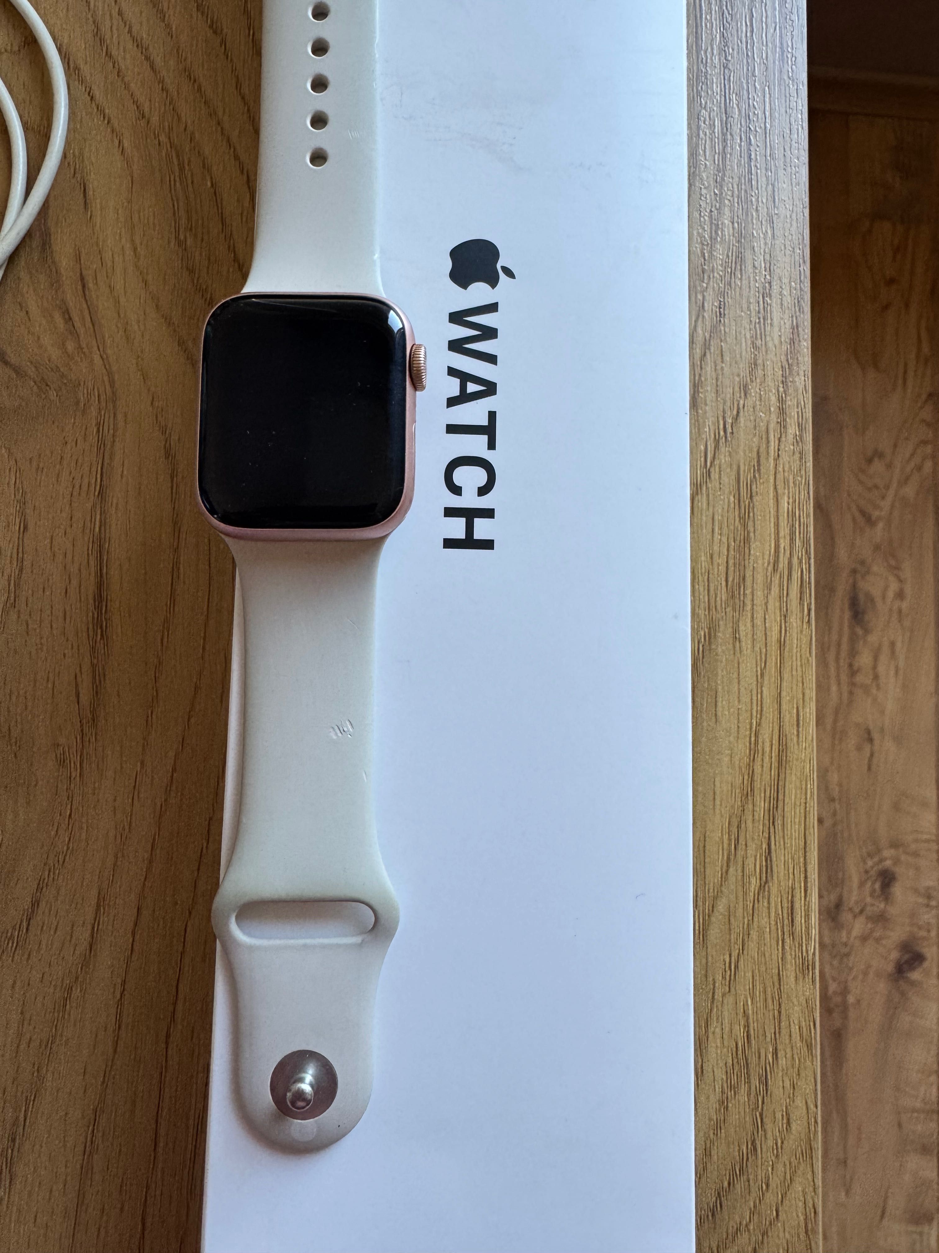 Apple Watch SE Rose gold