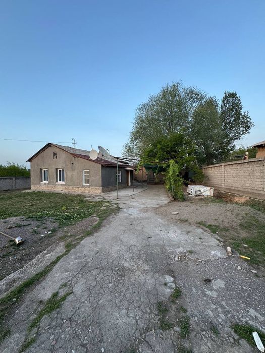 Toshkent viloyati Qibray tumani 16.5 sotix hovli sotiladi