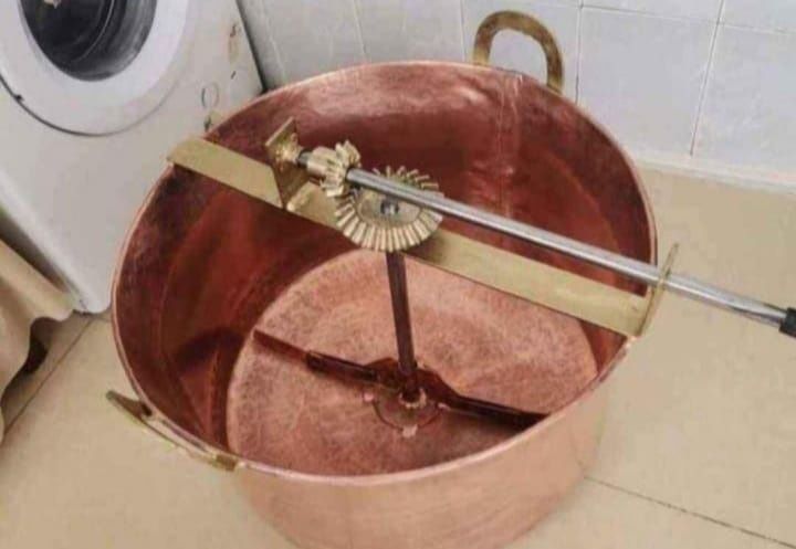 Vand caldare de facut dulceata la capacitatea de 70 litri cu grosimea