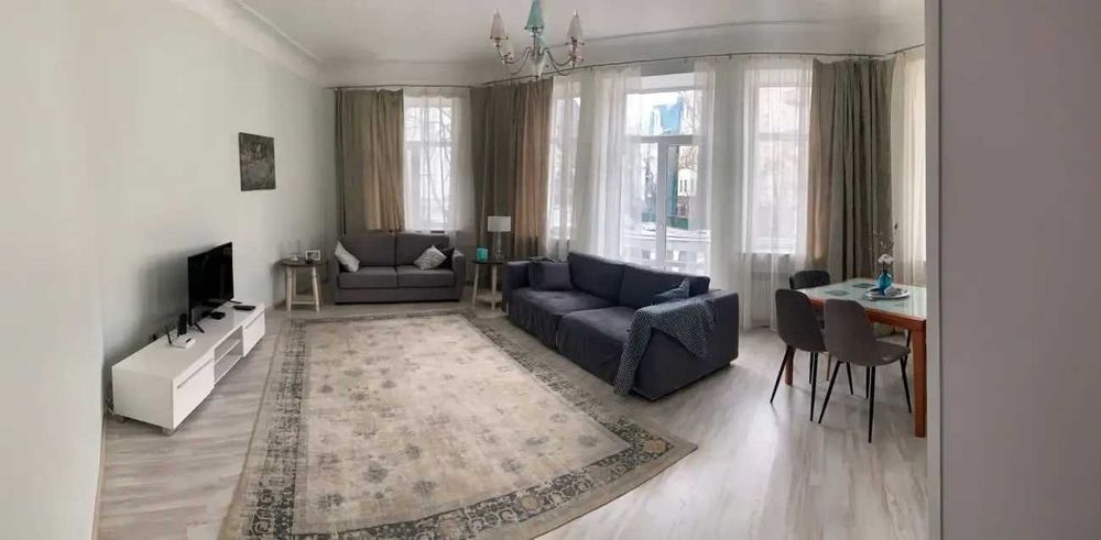 Дава се под наем Тристаен апартамент в София, Център - 100 кв.м за 561 € - Снимка #2