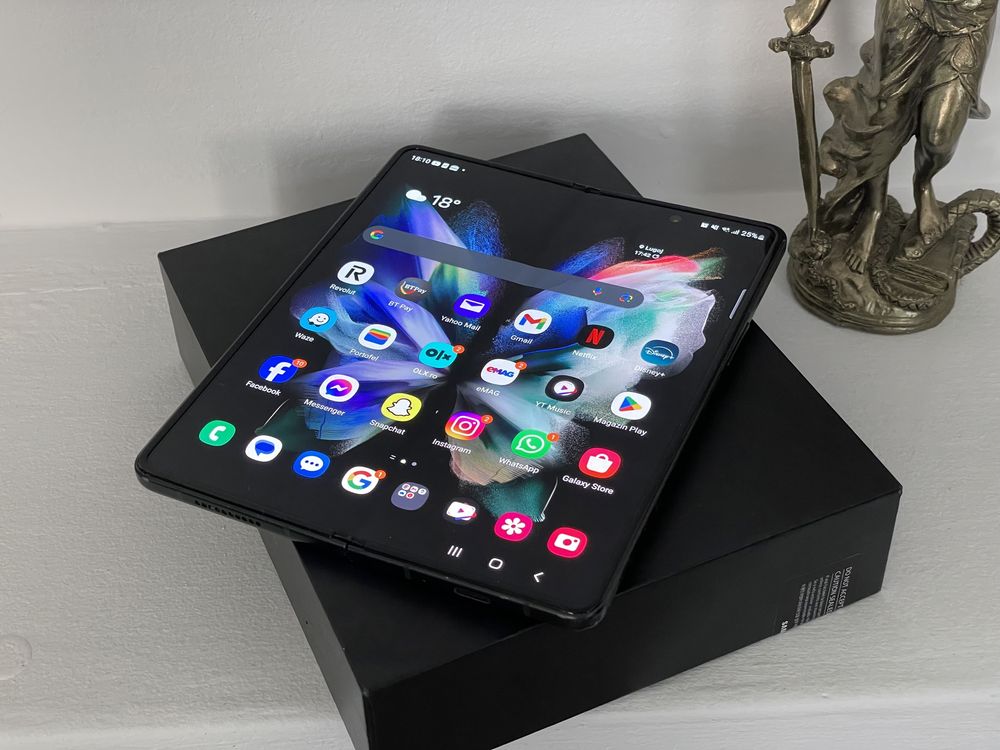 Samsung Galaxy Fold 3 Black, perfect functional!