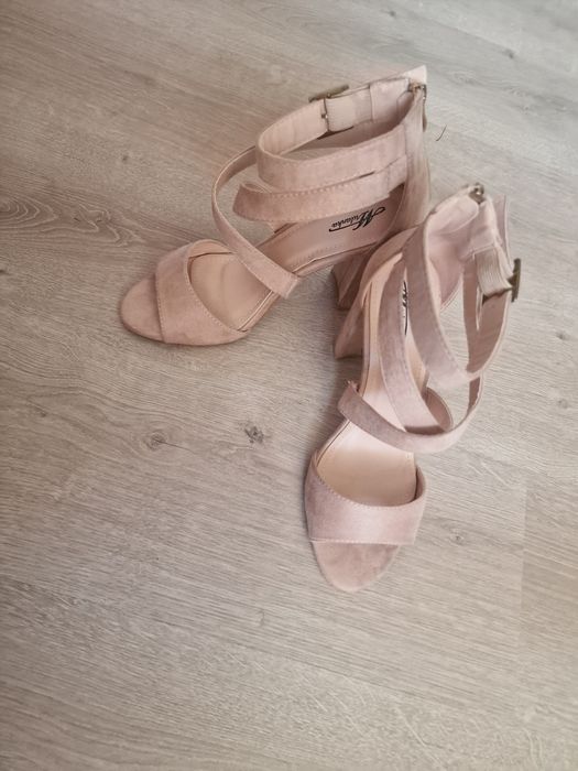 Sandale bej ca si  noi