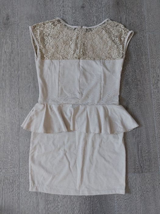 Rochie crem cu accesoriu in talie