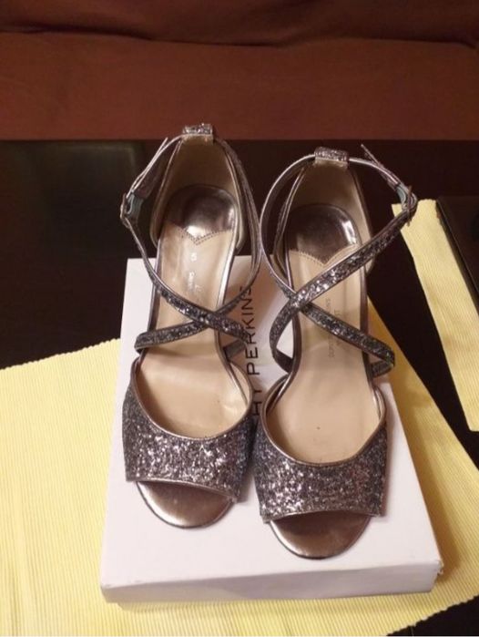 Продавам дамски сандали