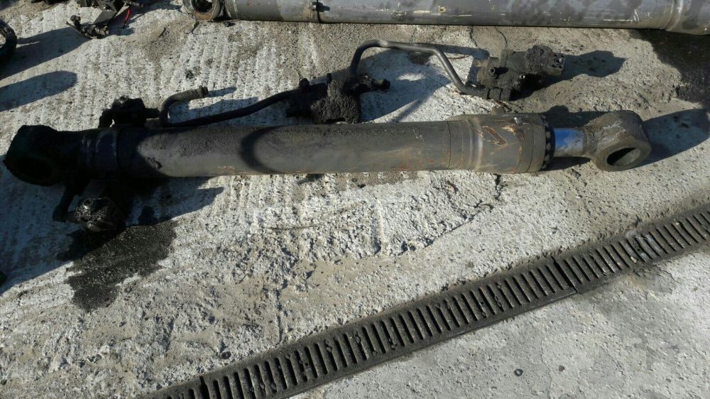 cilindri hidraulici escavator Volvo 240