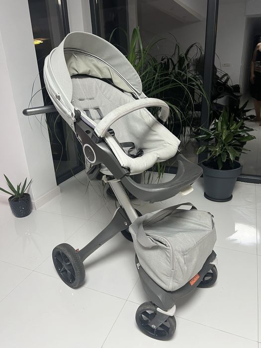 Urgent!!! Vand carucior Stokke v5 gri