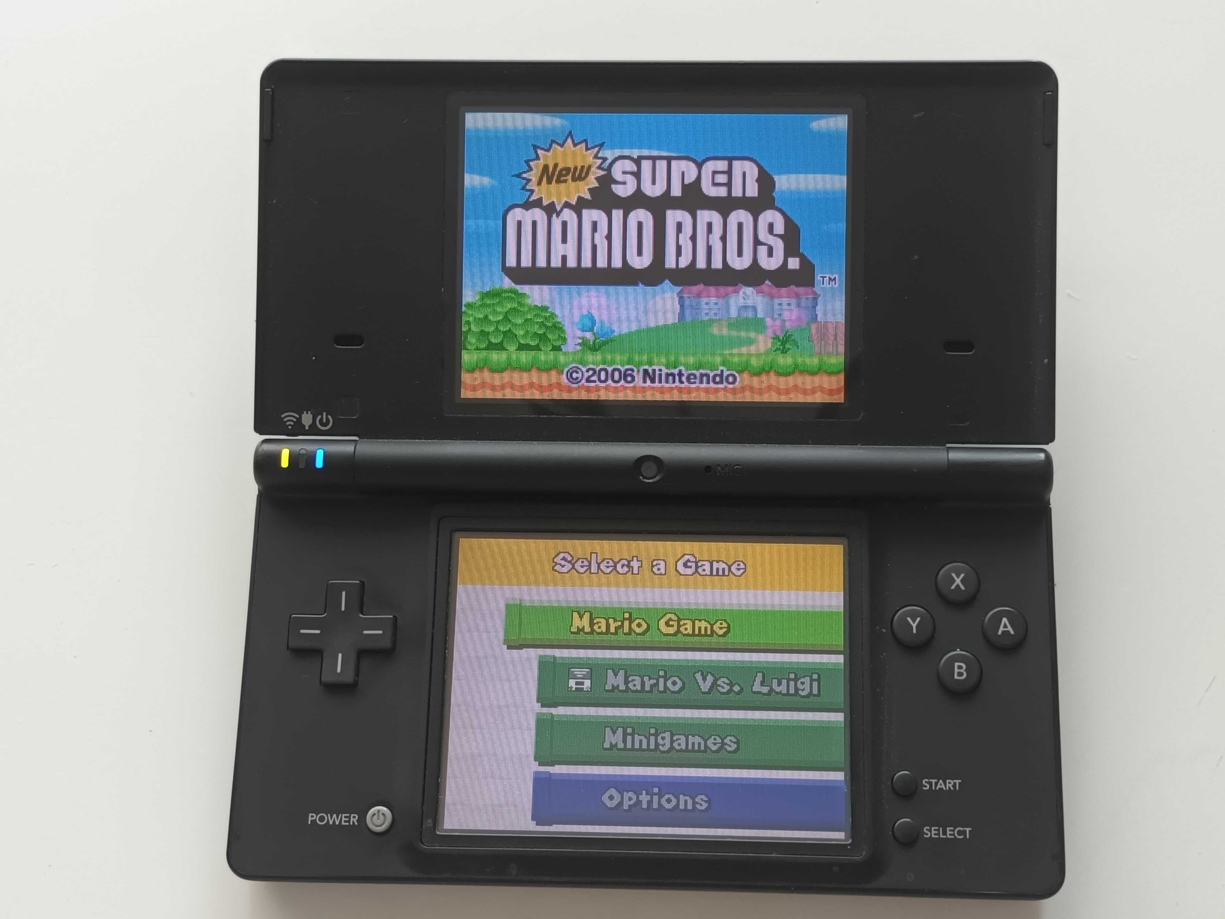 Конзола Nintendo DSi с качени много игри - Mario, Pokemon, Zelda